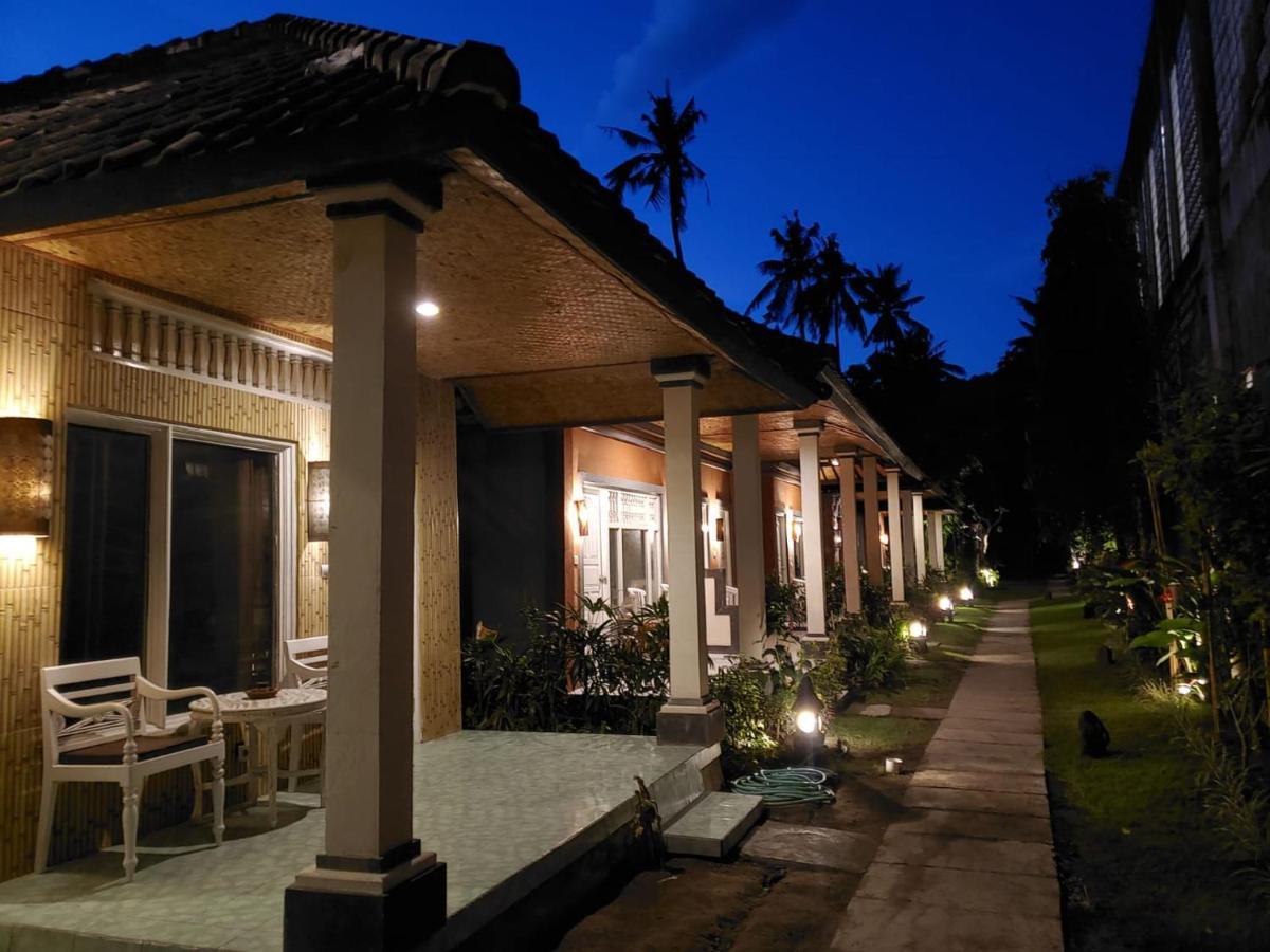 Utama Villas Beach Front Candidasa Buitenkant foto